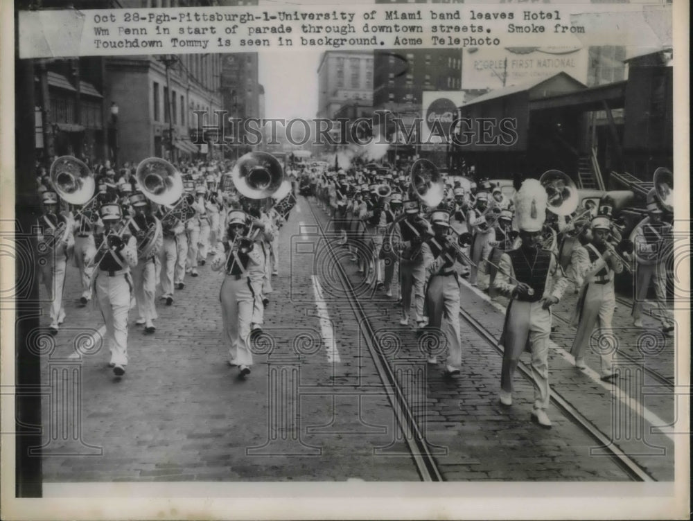 1950 Press Photo University of Miami band leaves Hotel WM Penn during parade - Historic Images