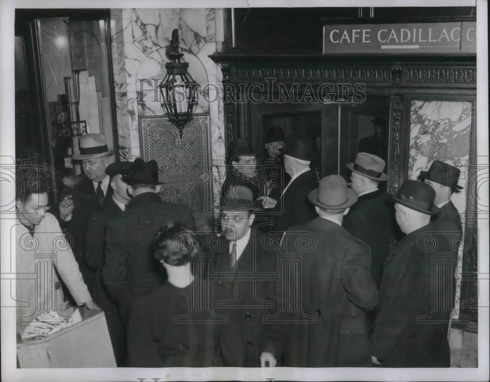 1937 Press Photo Hotel Doors Closed in Counter Sit-Down Move in Detroit - Historic Images