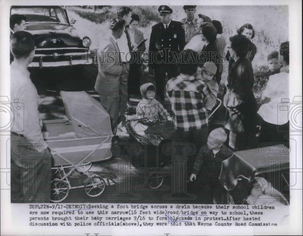 1953 Press Photo School kids &amp; their parents during protest strike - neb95398-Historic Images