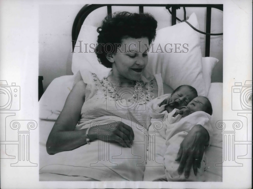 1955 Press Photo Mrs. Renfrow &amp; Her Twins Michael &amp; Patricia At St. Mary&#39;s - Historic Images