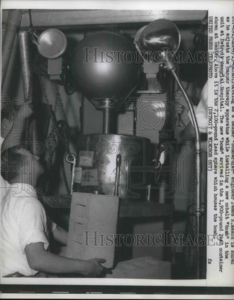 1957 Press Photo installing New Cobalt bomb unit at Detroit Memorial Hospital-Historic Images