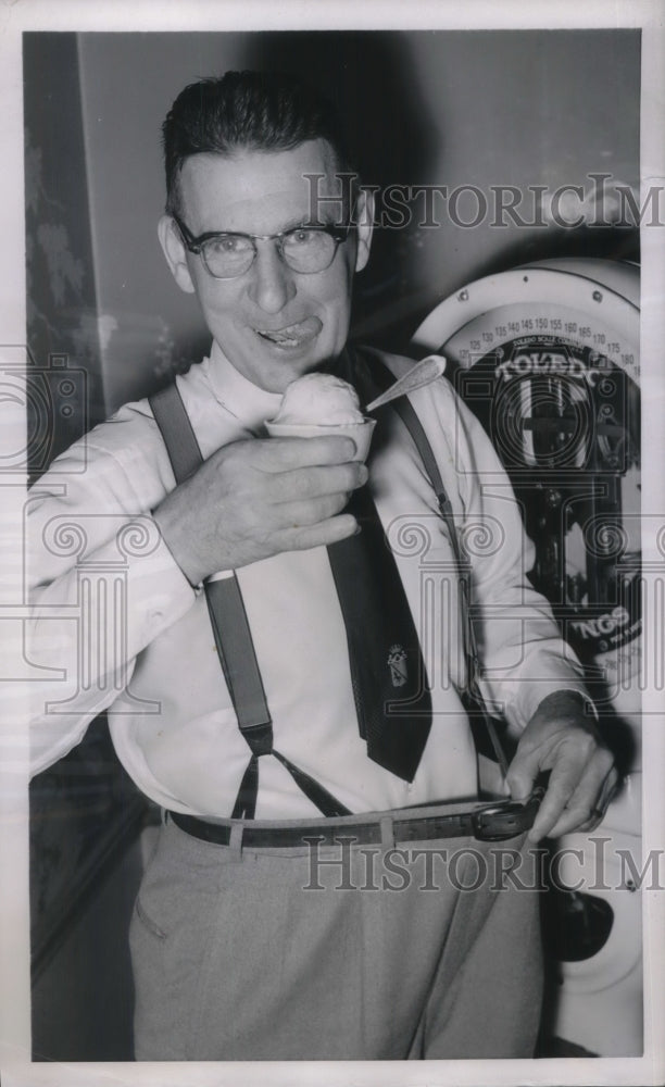 1953 Press Photo Carl A. Wood Represents National Dairy Council Board in Chicago - Historic Images