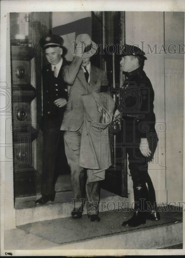 1931 Press Photo Edward Allen in the custody of the police for murder - Historic Images