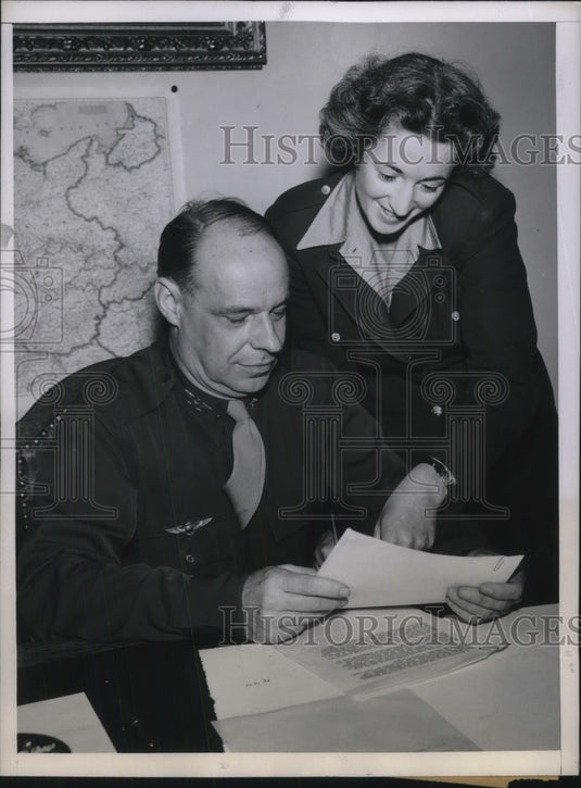 1945 Press Photo Col. John Harlan Amen & Secretary Margaret Galvin-Historic Images