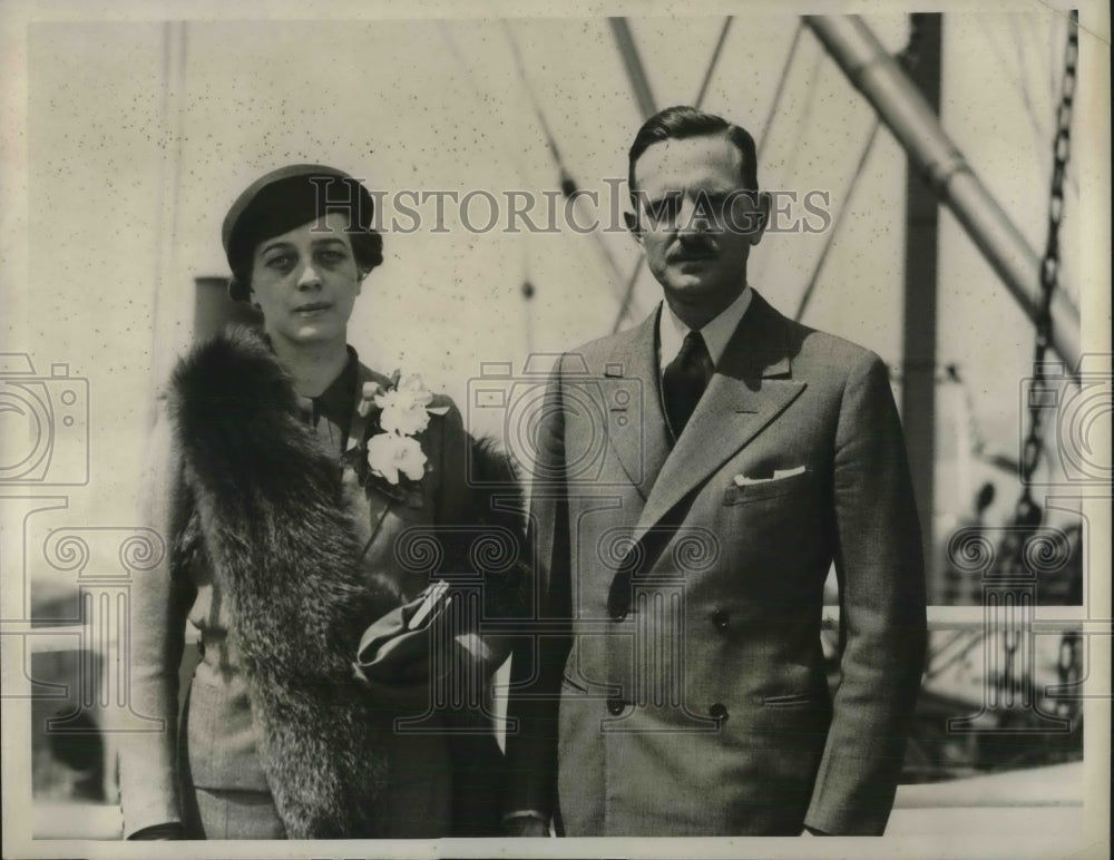 1935 Press Photo Mr &amp; Mrs Julian C Holmes Aboard Ship - Historic Images