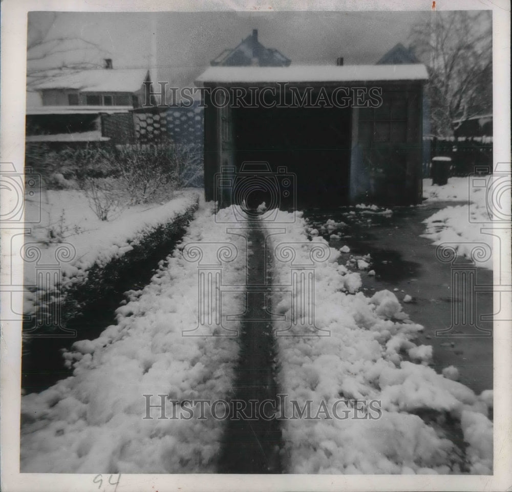 Press Photo Garage with snow - neb96242 - Historic Images