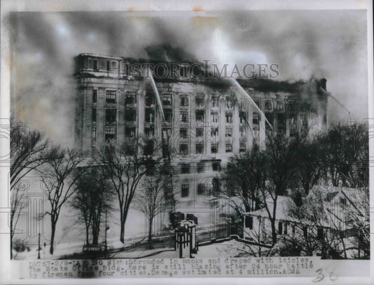 1951 Press Photo Shrouded In Smoke & Draped With Icicles State Office Building - Historic Images