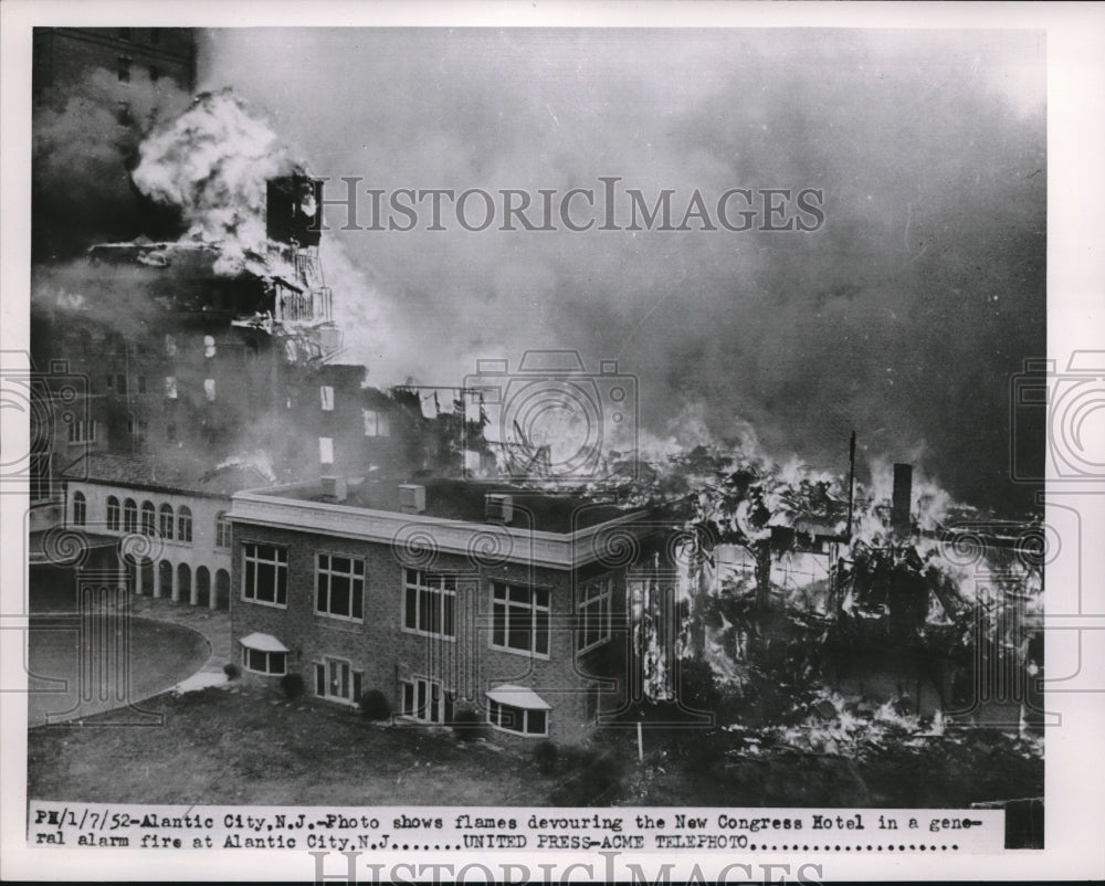 1952 Press Photo flames devouring New Congress Hotel, Atlantic City NJ - Historic Images