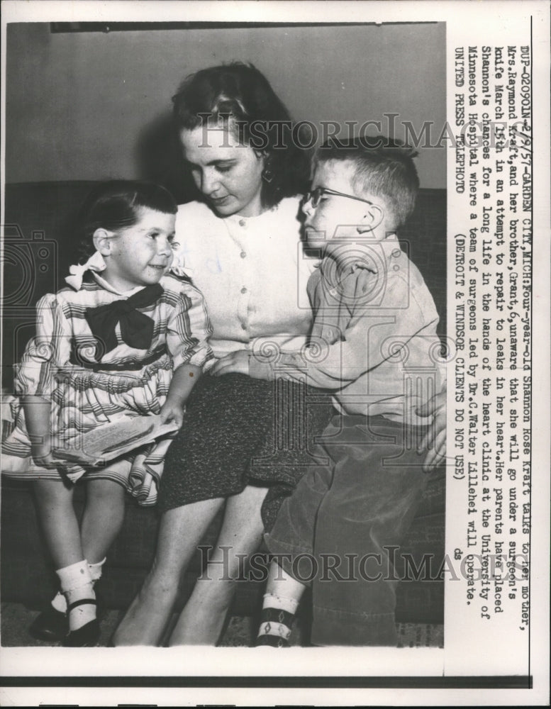 1957 Press Photo Shannon Kraft Who Will Need Surgery Talks With Mother &amp; Brother - Historic Images