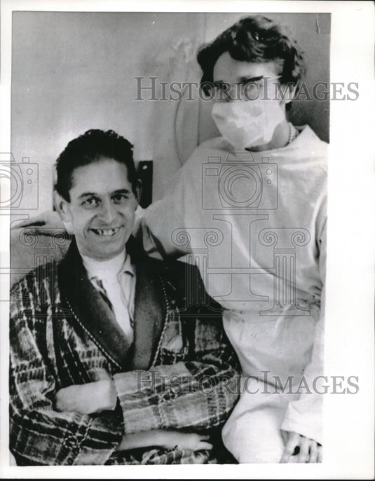 1966 Press Photo Billy Whitterton & Wife Visiting Replaced 3 Valves in His Heart - Historic Images