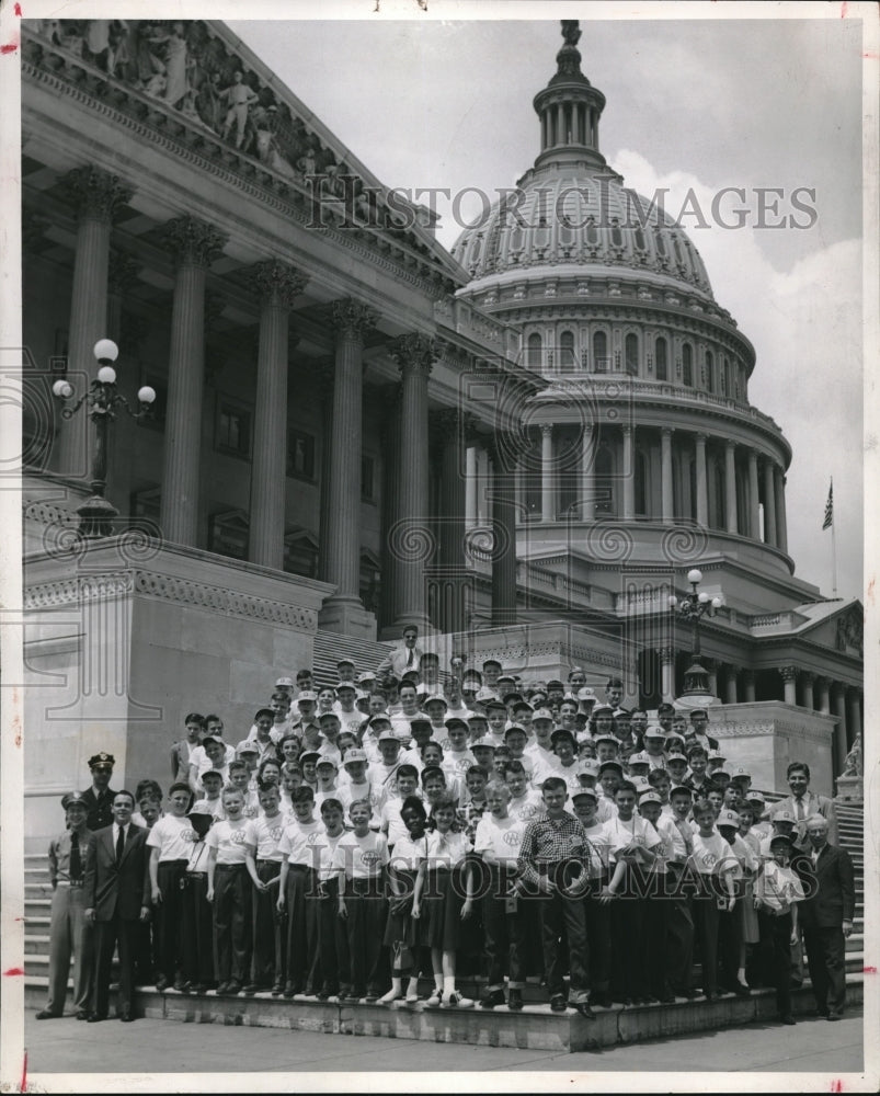 1953 Press Photo Cong. Oliver P Bolton &amp; AAA schoolboy patrol at the Capitol - Historic Images