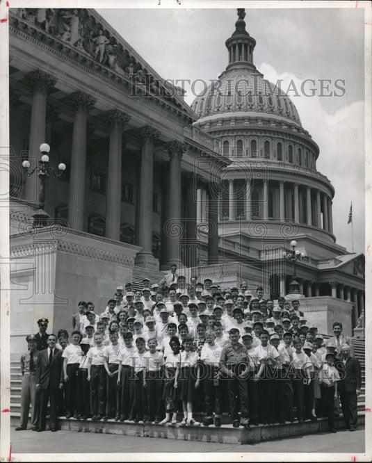 1953 Press Photo Cong. Oliver P Bolton & AAA schoolboy patrol at the Capitol - Historic Images