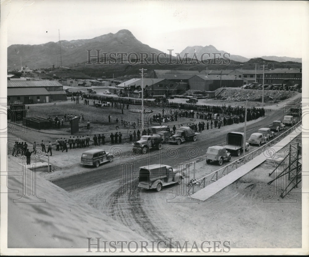 1944 Press Photo Aleutian Track Meet Near Mountains - Historic Images