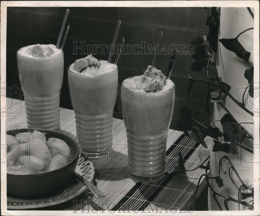 1948 Press Photo View of ice cream sodas set on display in restaurant - Historic Images