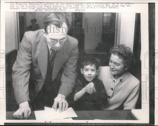1958 Press Photo Francois Thibaux & parents at hospital for heart surgery - Historic Images