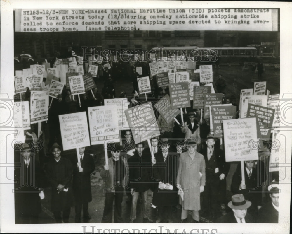 1946 Press Photo Massed National Maritime Union CiO Pickets - neb96875 - Historic Images