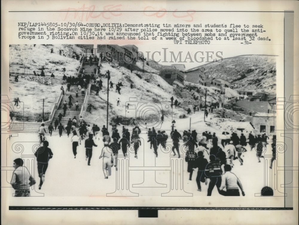 1964 Press Photo Tin Miners And Students Seek Shelter As Police Move In - Historic Images