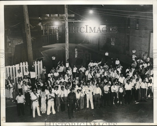 1934 Pickets at the Aluminum Company of America at New Kensington - Historic Images