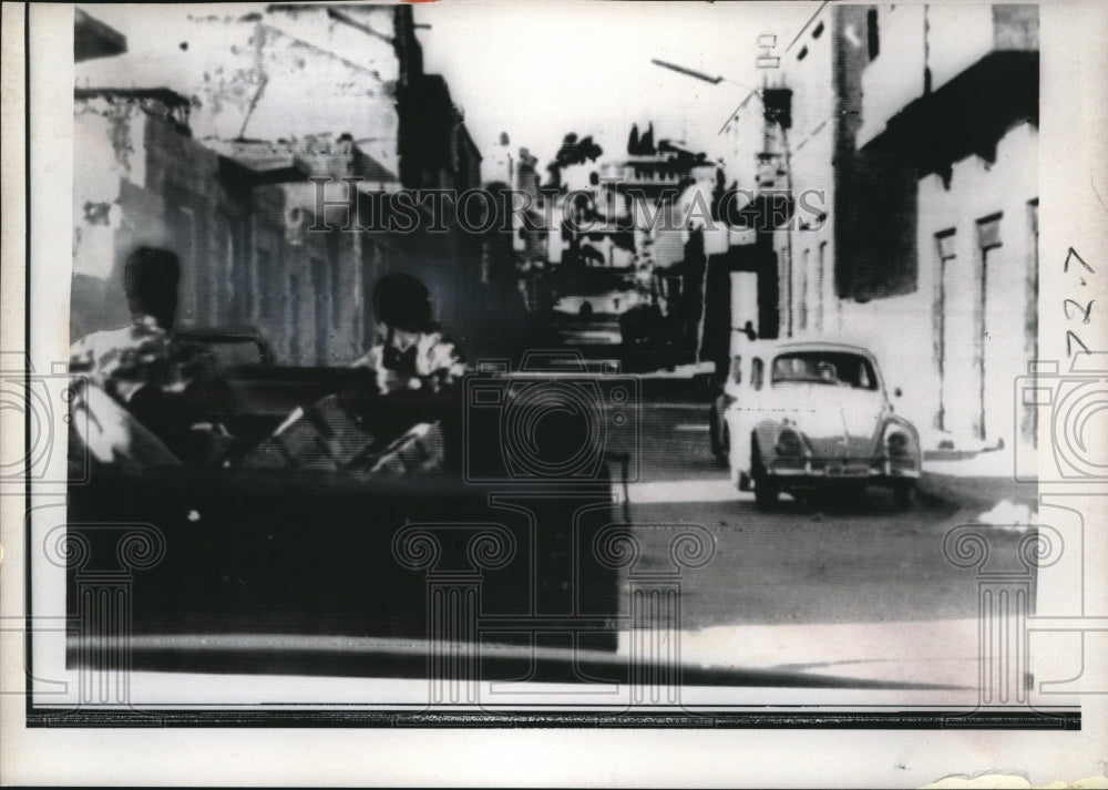 1970 Press Photo Palestinian guerrillas patrol streets of Irbid, Jordan - Historic Images