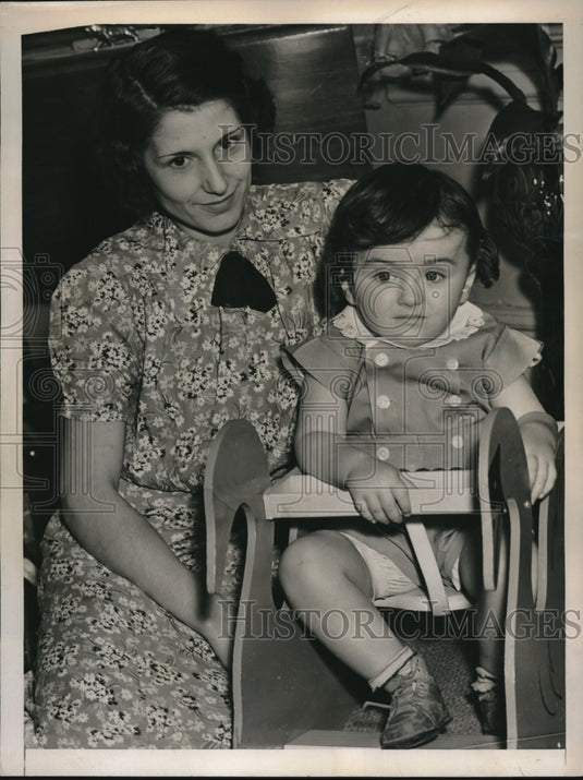 1938 Press Photo Mrs. Raymond Kenney & son Ray Jr. (family of the exonerated) - Historic Images