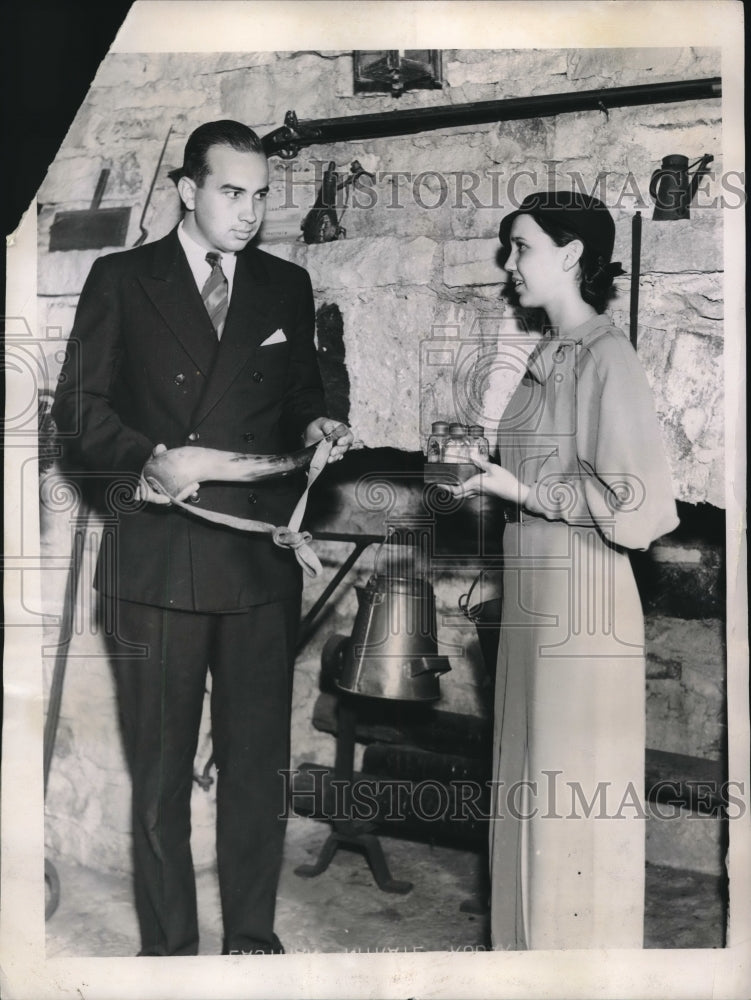 1933 Press Photo John K Whistler &amp; sister Catherine at Chicago World&#39;s Fair - Historic Images