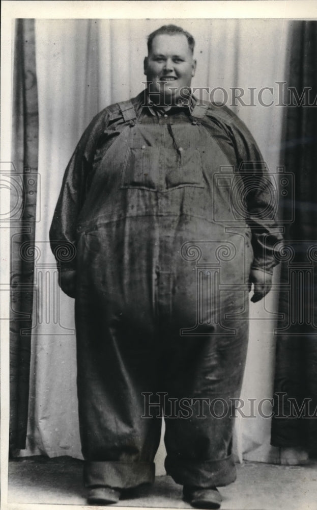 1939 Press Photo Hurdland, Mo Fred Pebley, farmer who weighs 594 lbs - Historic Images