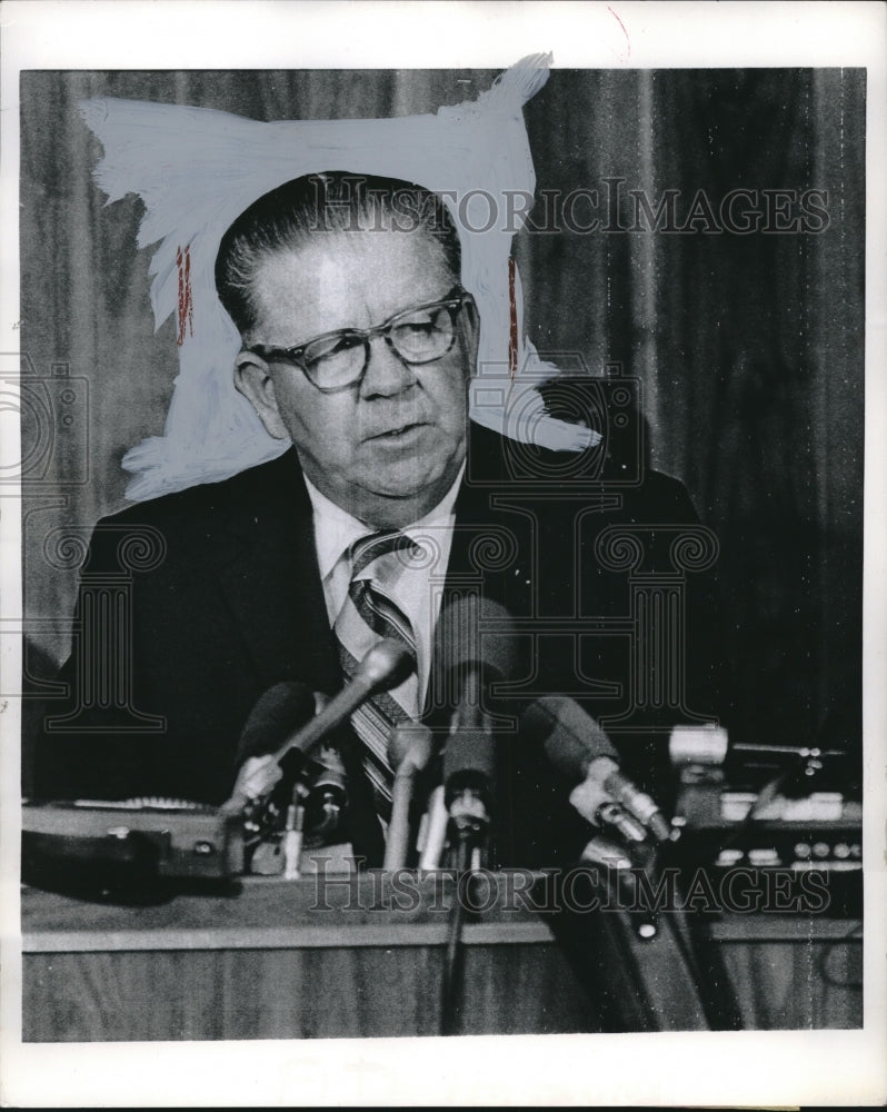 1972 Press Photo Teamsters Pres. Frank Fitzsimmons endorses Nixon re-election - Historic Images