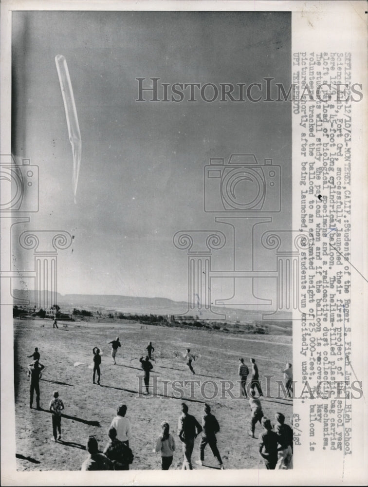 1961 Press Photo Jr. High students launch scientific data balloon, Monterey CA - Historic Images