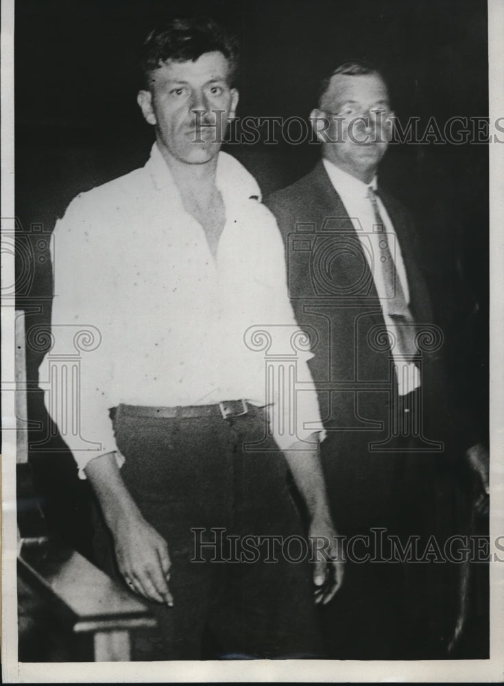 1933 Press Photo Donald K Smith in Custody of Sheriff Lee Brown - Historic Images