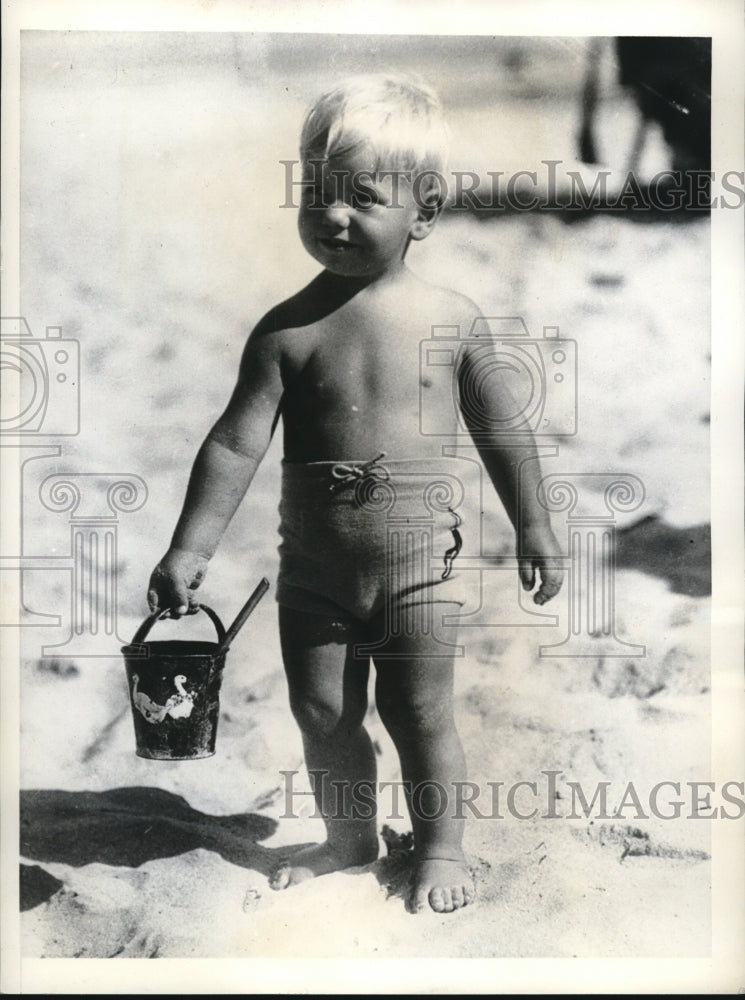 1935 Press Photo Frederic Kimber Seward, age 2 vacations at Miami Beach,Fla - Historic Images