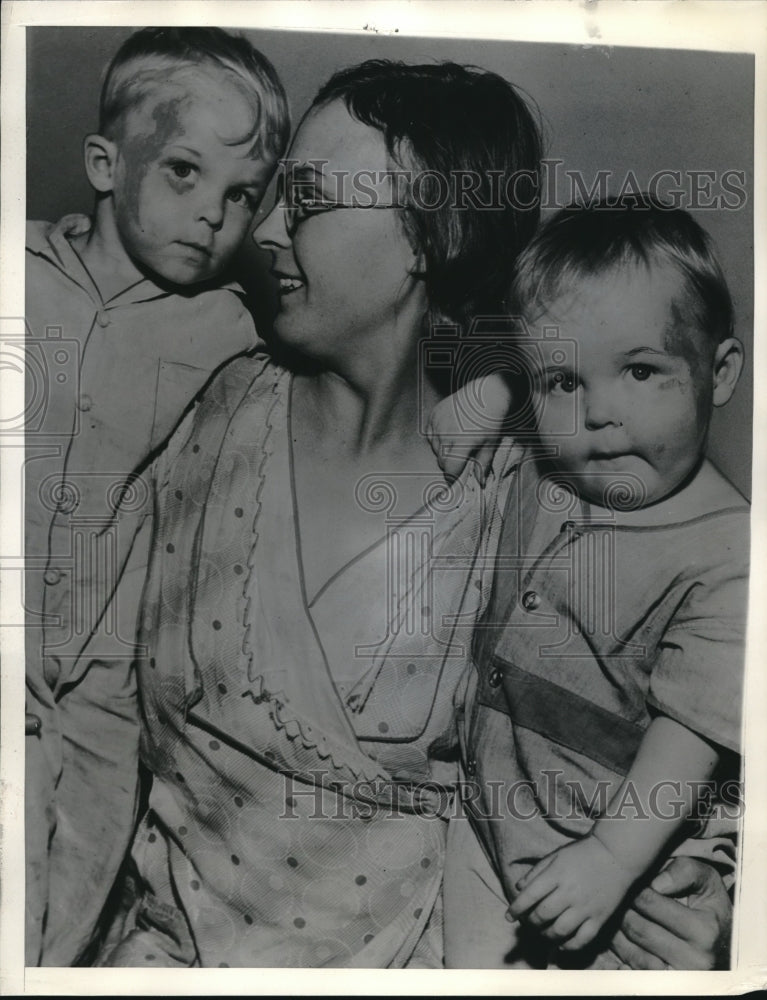 1934 Press Photo Mrs Esther Ross &amp; her sons Alan, Gordon in NYC - Historic Images