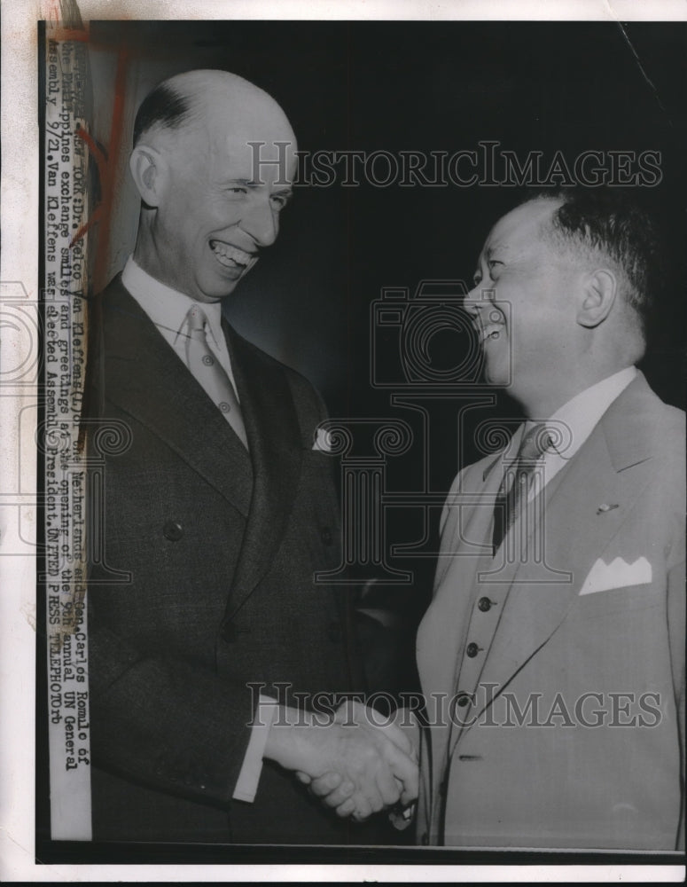 1954 Press Photo Dr van Kleffena of Netherlands, Gen C Romulo of Philippines. - Historic Images