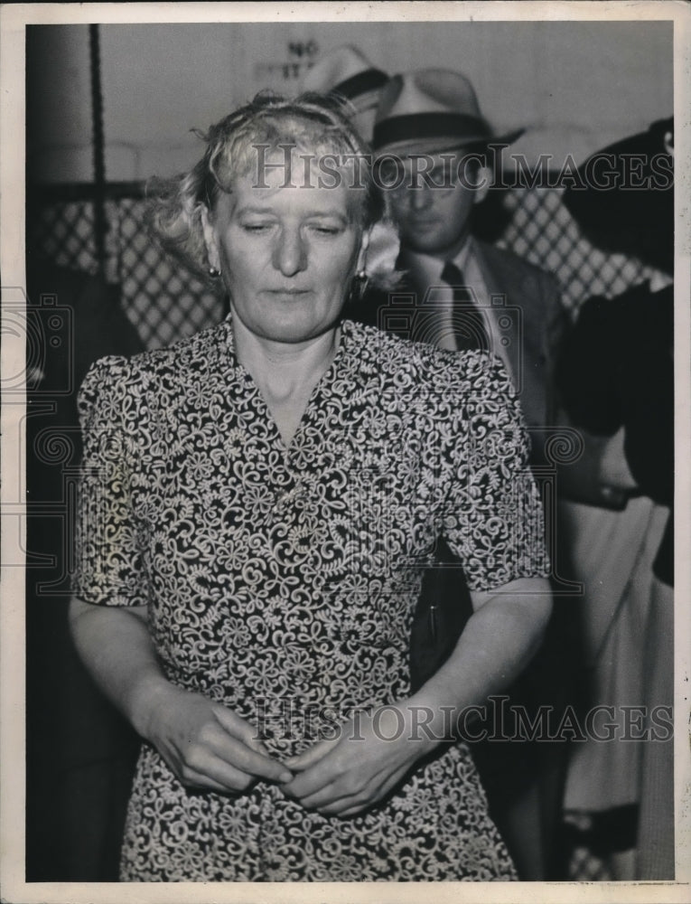 1943 Press Photo Countess Marianna Von Moltke, Mrs E Leonhardt in Detroit - Historic Images