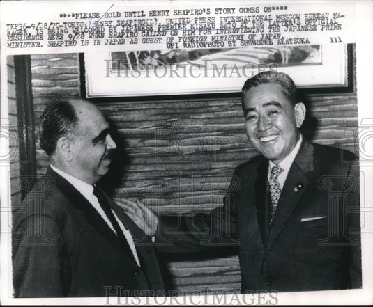 1970 UPI Moscow Bureau Manager Henry Shapiro Welcomed - Historic Images