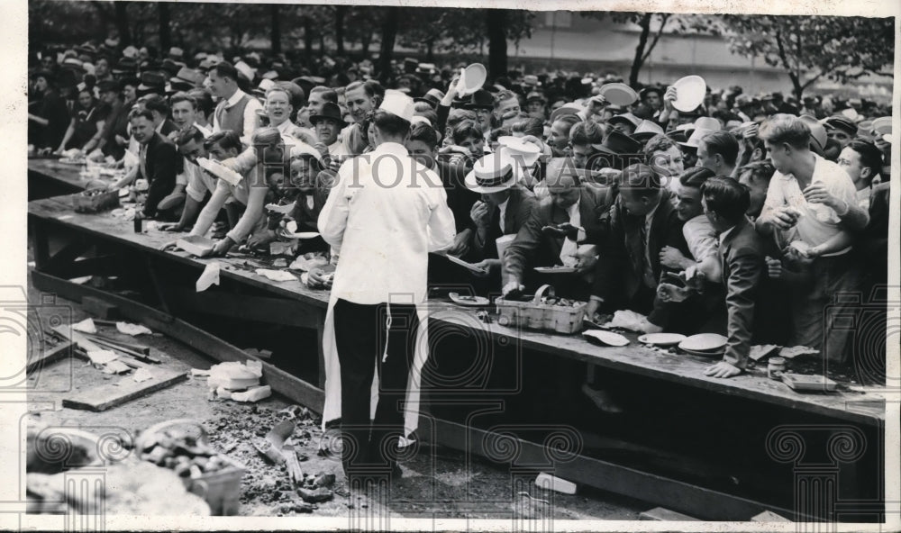 Press Photo 55,000 People Overwhelm Republican Feast In Pittsburgh - Historic Images