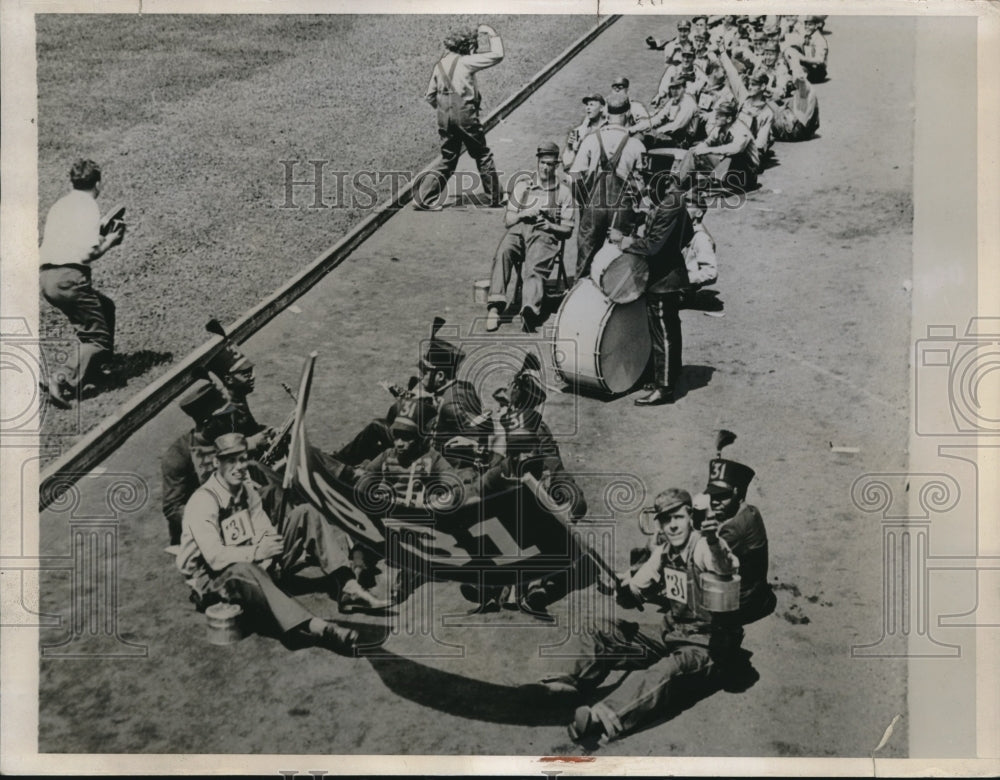 1937 Press Photo Harvard Class Of 1931 Parade Sit Down As CIO Stikers - Historic Images