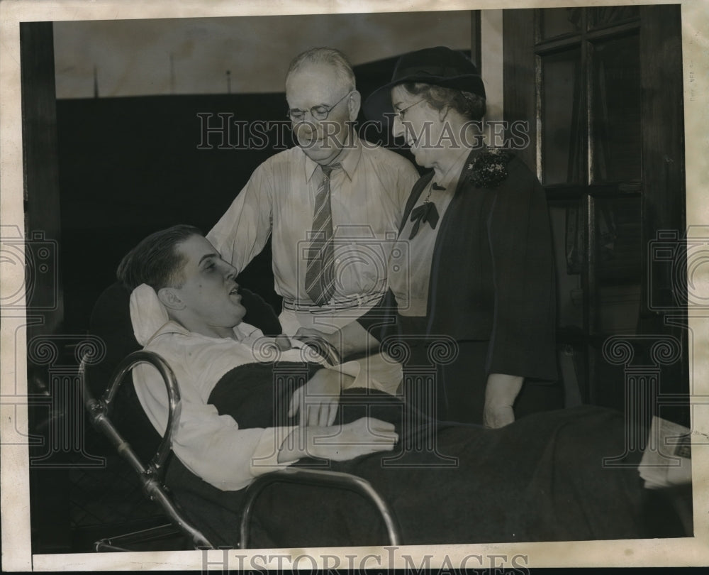 1939 Press Photo David Van Wallace and Parents - Historic Images