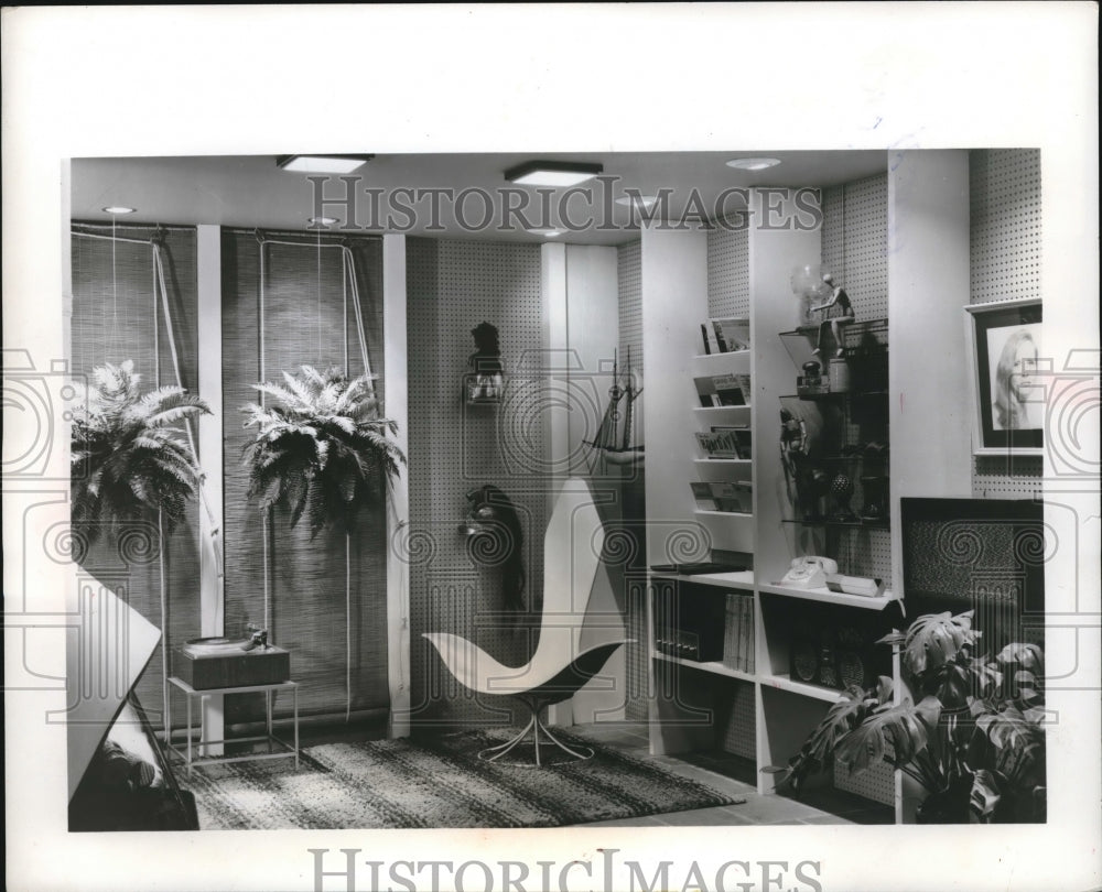 Press Photo Family Room-Historic Images