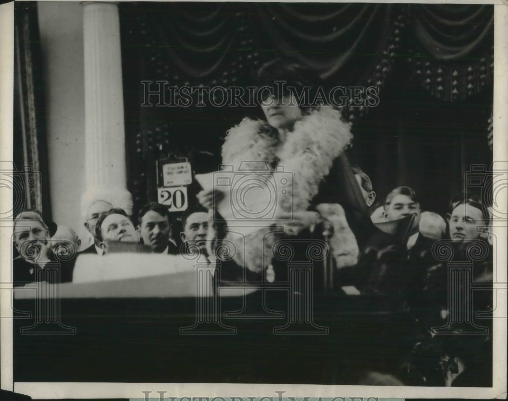 1925 Press Photo Mrs Miriam Fergueson takes oath of office as Gov of Texas - Historic Images