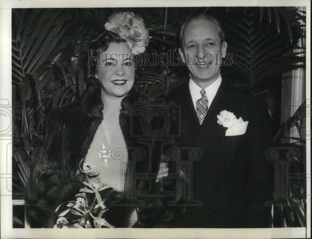 1941 Mr. and Mrs. Chark H. Getts After Their Marriage - Historic Images