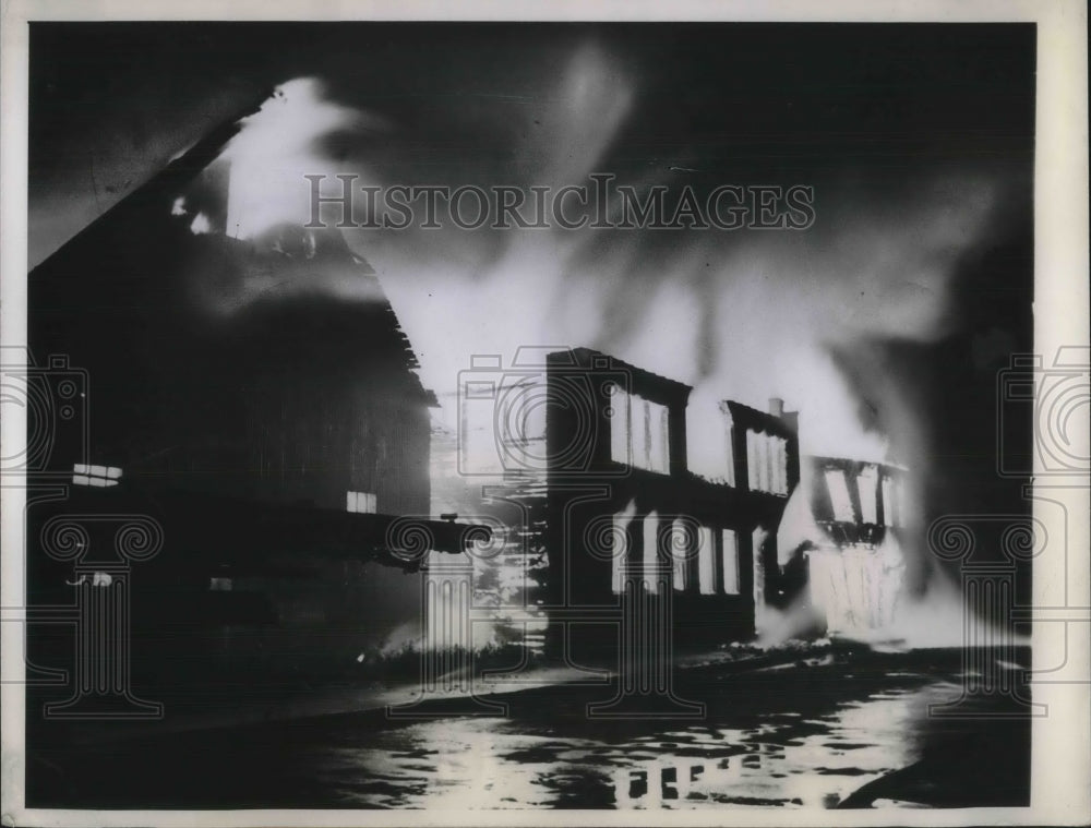 1945 Hammond, Ind. fire destroys Good Will bldg - Historic Images