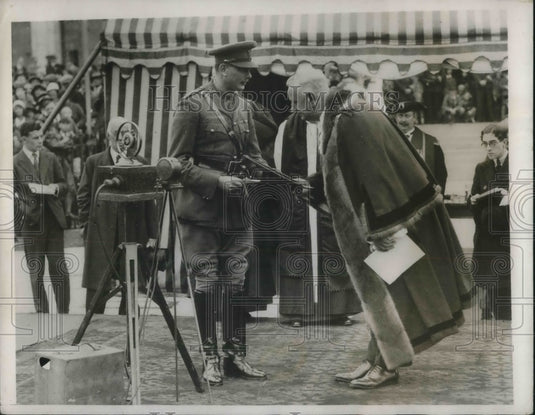 1932 he Duke of Gloucester & Mayor Councillor HJ Nias at Heston, Eng - Historic Images