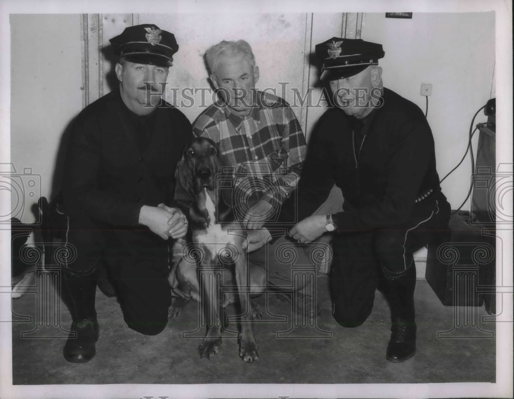 1951 Press Photo Sergeant John Cull Dewey Salterfield Police Bloodhound-Historic Images