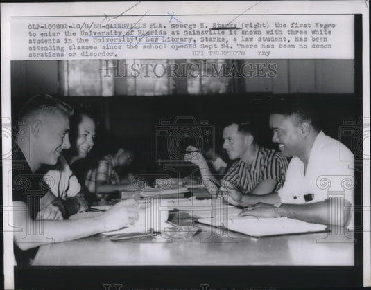 1958 Press Photo Gainesville, Fla Univ of Fla. Geo Starks in Law Library - Historic Images