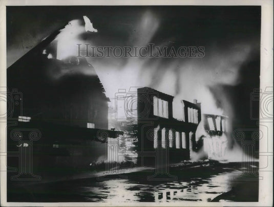 1945 Press Photo Hammond, Ind. Good Will Industries bldg. burns down - Historic Images