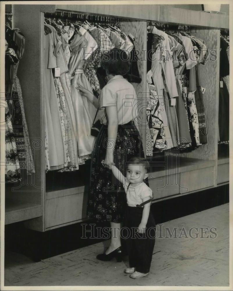 1957 Press Photo Daddy Told Me Prize Winning Photo In GE Flash Photo Contest - Historic Images