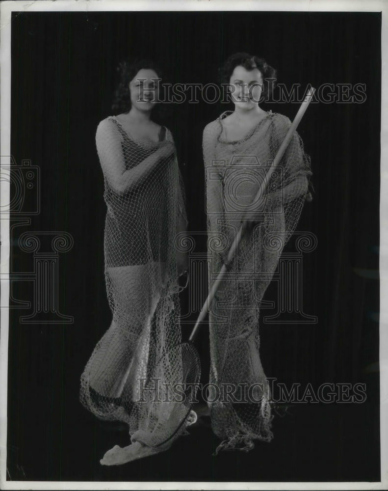 1941 Press Photo Merlaine Burk &amp; Doris Dumocheille for Silver Smet Carnival ,Mi. - Historic Images