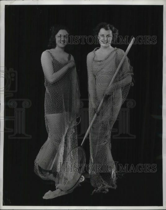 1941 Press Photo Merlaine Burk & Doris Dumocheille for Silver Smet Carnival ,Mi. - Historic Images