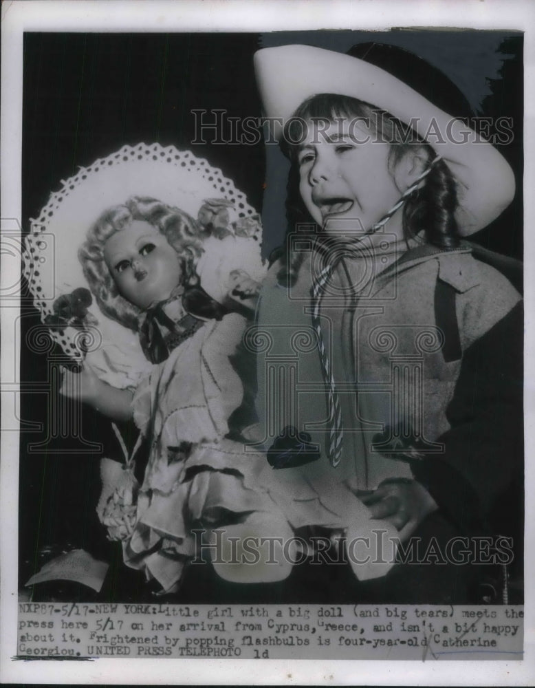 1955 Press Photo Catherine Georgiou at Age 4 Arrives in NY from Cyprus, Greece - Historic Images