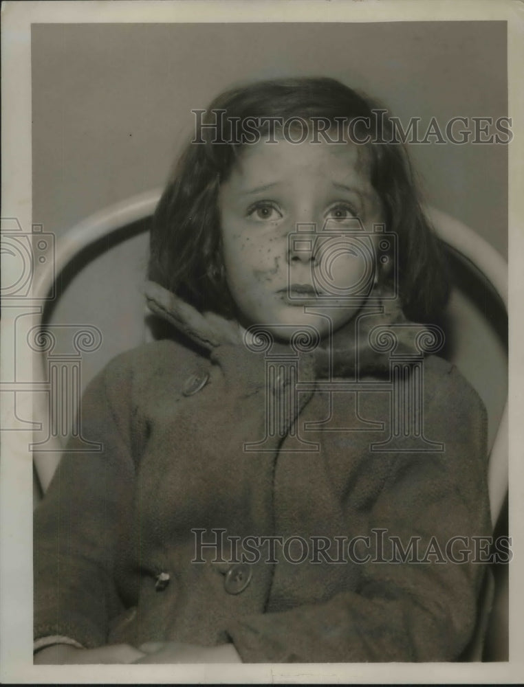 1934 Press Photo Naomi Thelma Schwart Sitting in a Chair - Historic Images